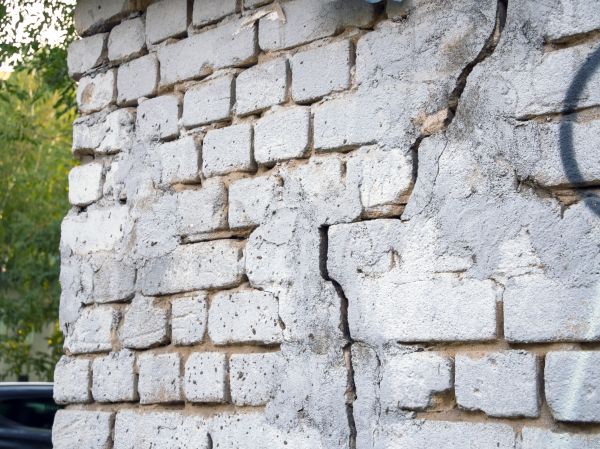 Cracked Brick Wall Repair in Saratoga Springs